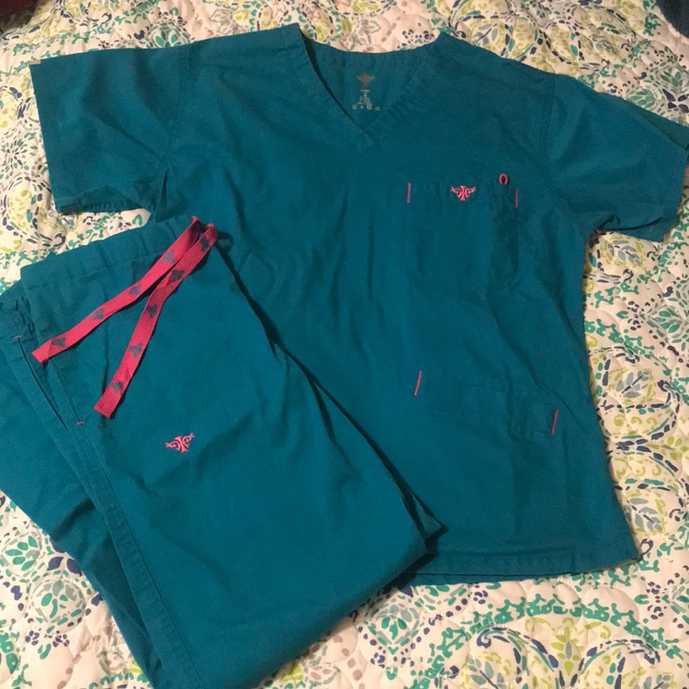 Med Couture E-Z Flex Teal with Pink Scrub set
